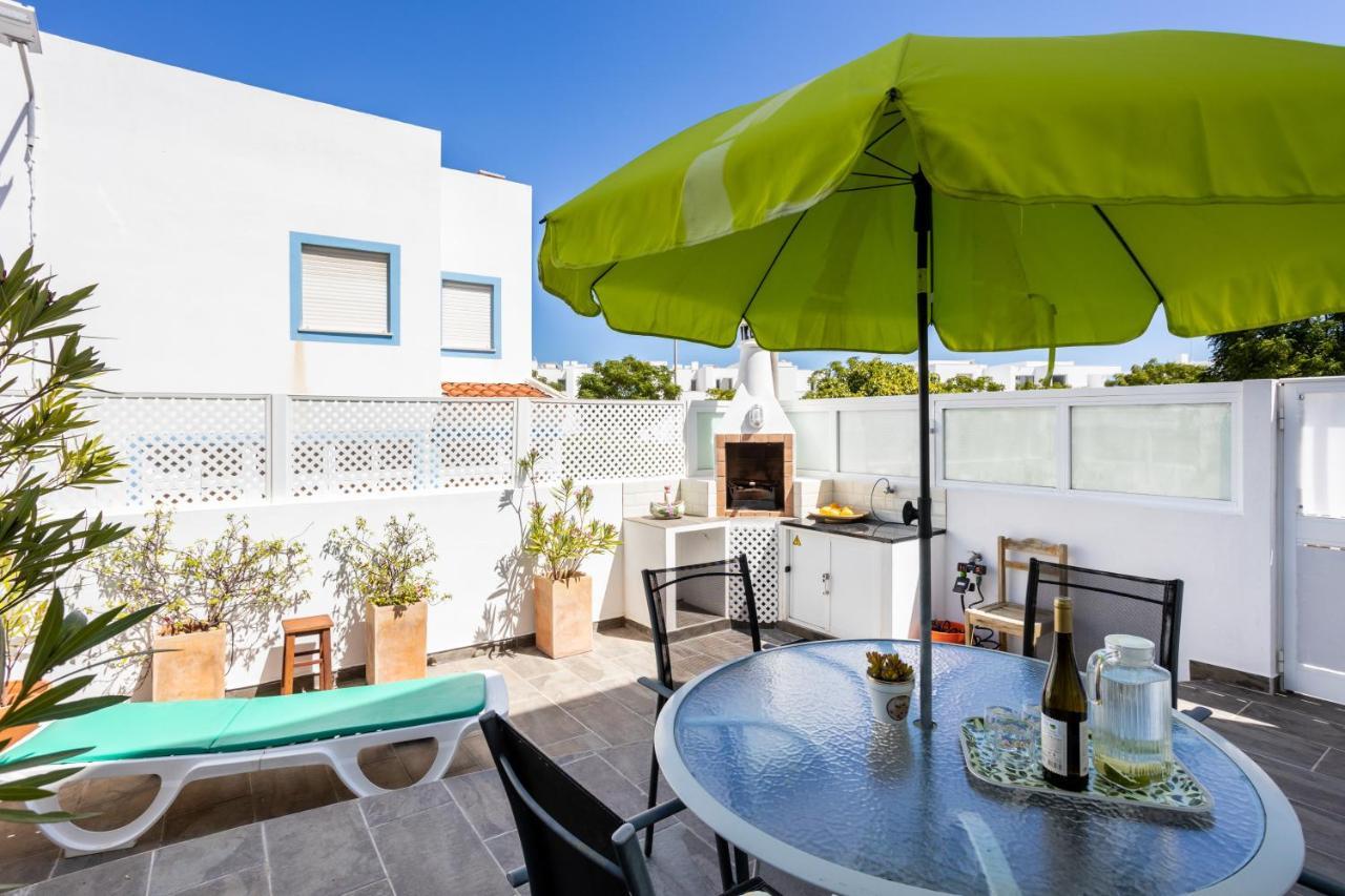 Newly Renovated 2 Bedroom Townhouse - Close To Salema Beach المظهر الخارجي الصورة